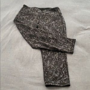 Athlete mid-calf yoga Capri